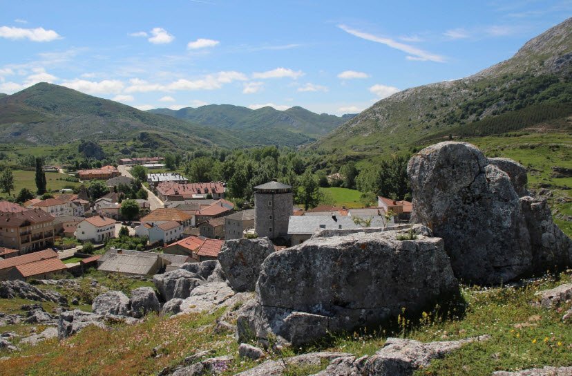 Casa del Parque El Torreón de Puebla de Lillo, Spain